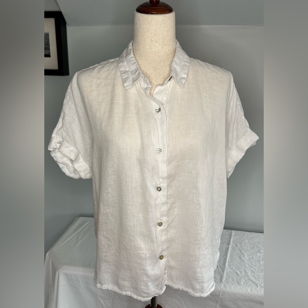 Tahari Linen Women's White Button-Up Shirt